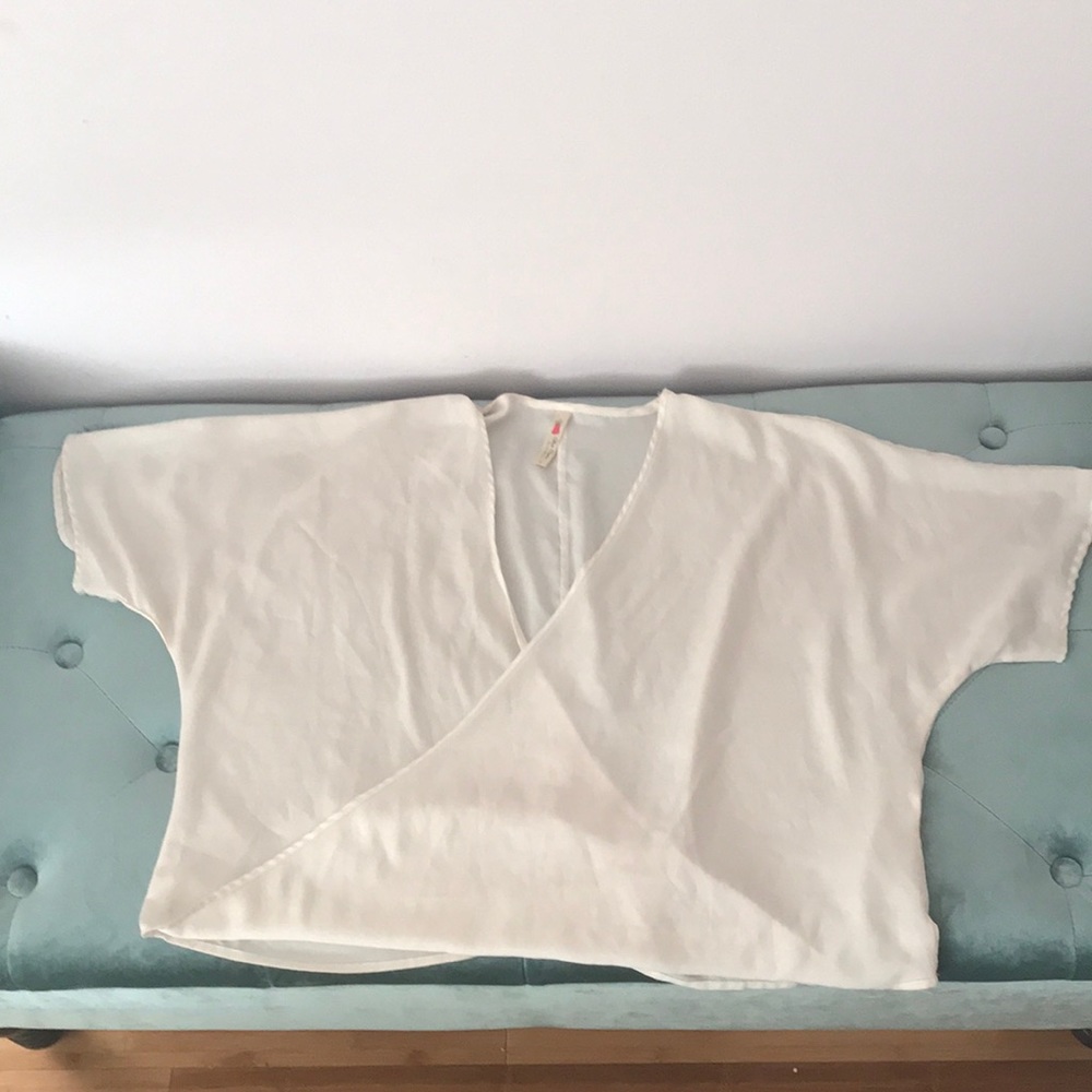 S Cream Short Sleeve Wrap Top